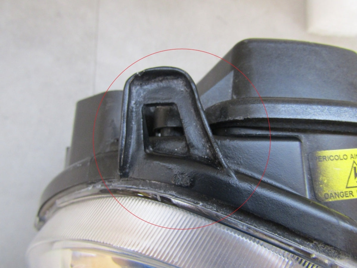 Prednji far FIAT 500 xenon RH desni 07-15