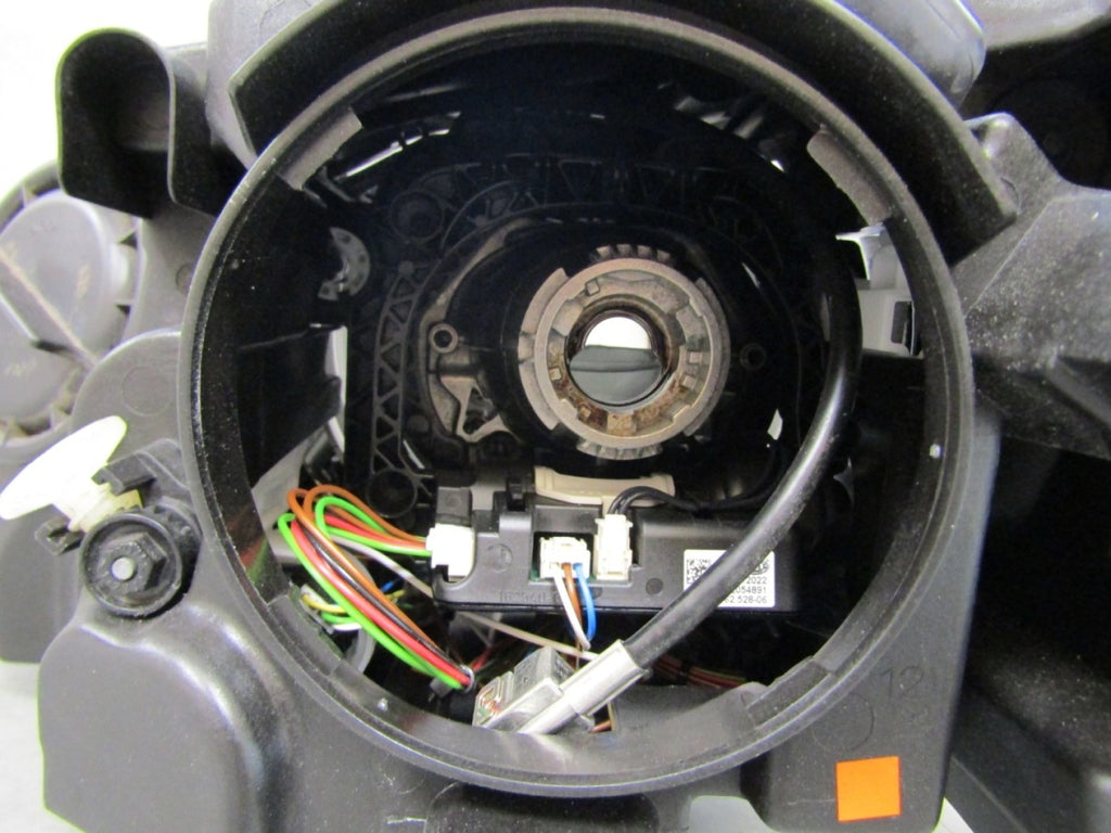 Prednji far BMW X6 E71 xenon XENON zakretni 07-14 RH desni 7287014