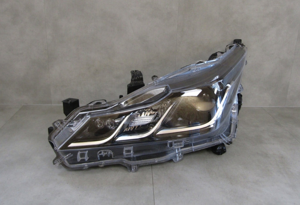 Prednji far TOYOTA COROLLA E21 SEDAN halogen sa sočivom LH 18- 81150-02T31-00