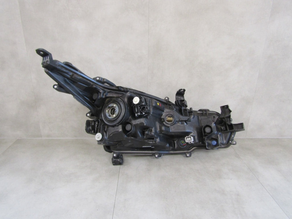 Prednji far TOYOTA COROLLA E21 SEDAN halogen sa sočivom LH 18- 81150-02T31-00