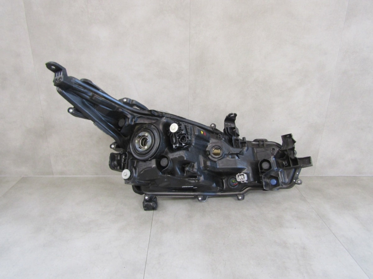 Prednji far TOYOTA COROLLA E21 SEDAN halogen sa sočivom LH 18- 81150-02T31-00