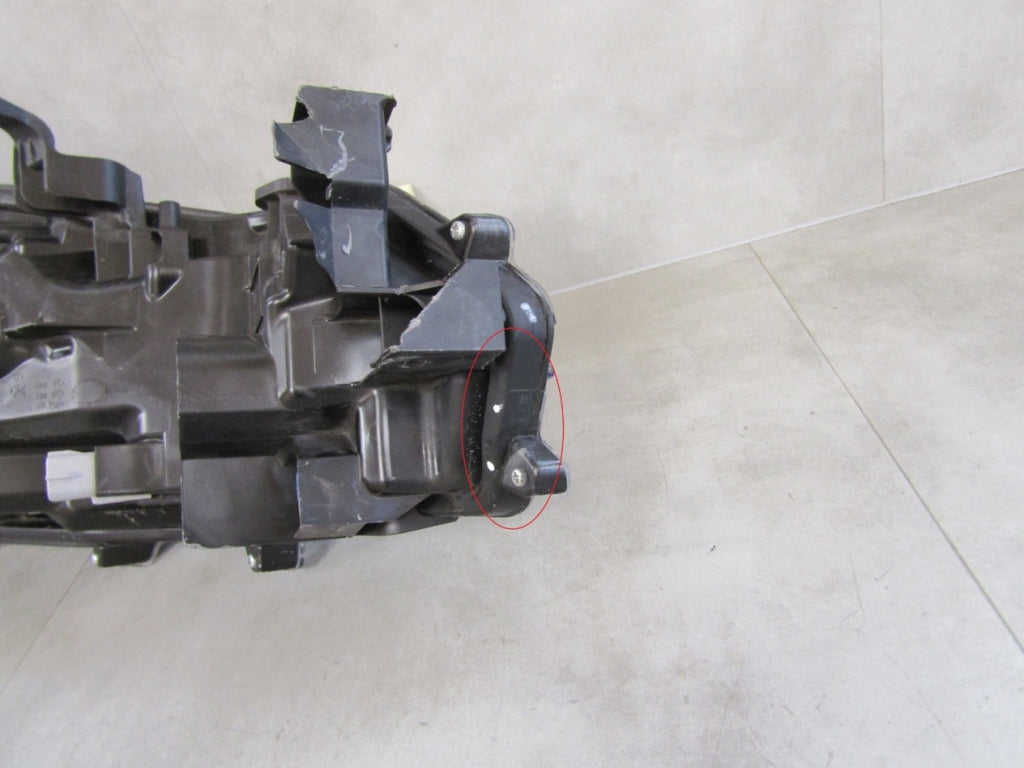 Prednji far TOYOTA COROLLA E21 SEDAN halogen sa sočivom LH 18- 81150-02T31-00