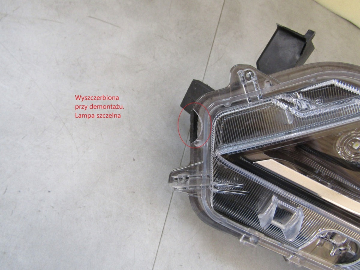 Prednji far TOYOTA COROLLA E21 SEDAN halogen sa sočivom LH 18- 81150-02T31-00