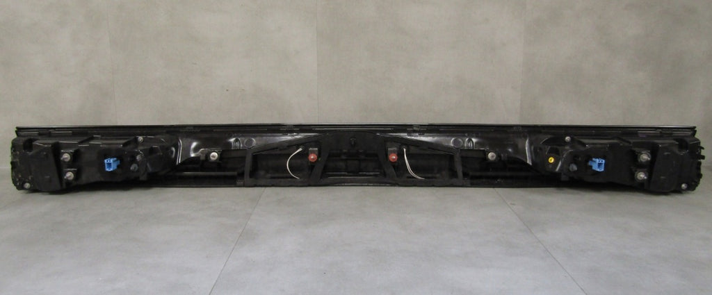 Stop svjetlo BLENDA NA ŚRODKOWA W KLAPĘ Volkswagen PASSAT B9 24- 3J0945303