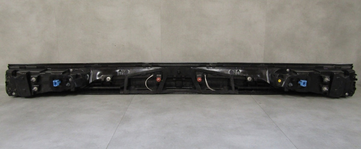 Stop svjetlo BLENDA NA ŚRODKOWA W KLAPĘ Volkswagen PASSAT B9 24- 3J0945303