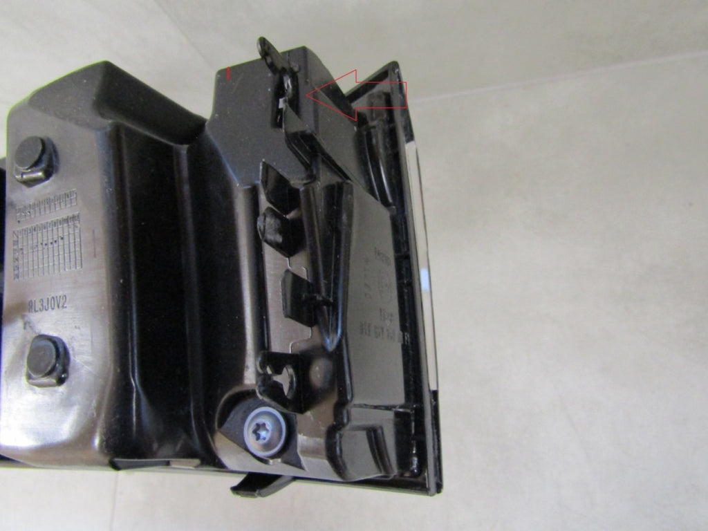 Stop svjetlo BLENDA NA ŚRODKOWA W KLAPĘ Volkswagen PASSAT B9 24- 3J0945303