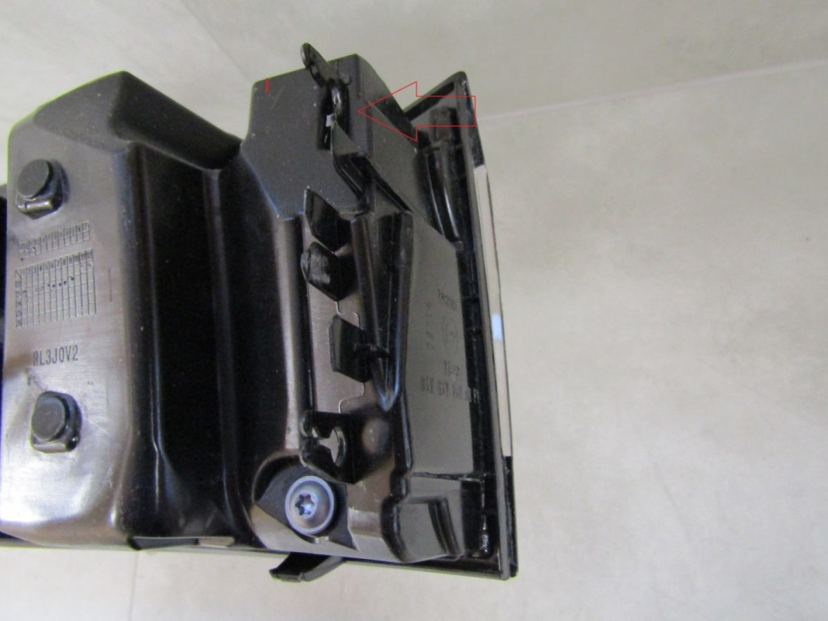 Stop svjetlo BLENDA NA ŚRODKOWA W KLAPĘ Volkswagen PASSAT B9 24- 3J0945303
