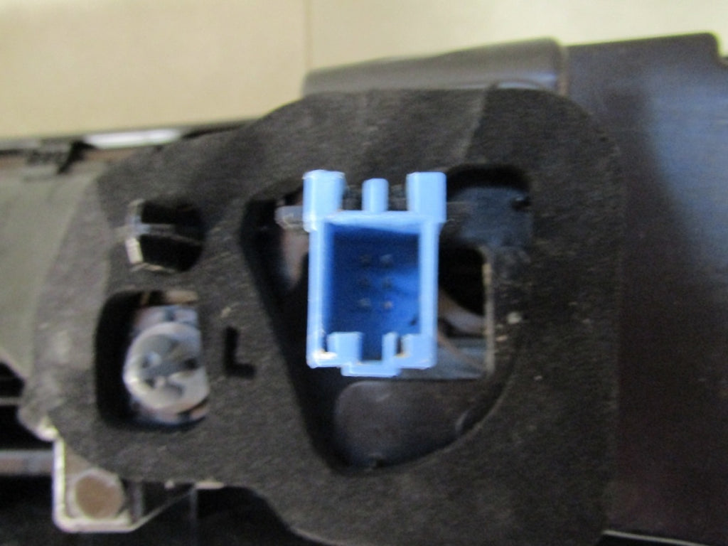 Stop svjetlo BLENDA NA ŚRODKOWA W KLAPĘ Volkswagen PASSAT B9 24- 3J0945303