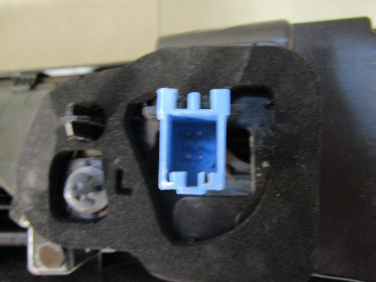 Stop svjetlo BLENDA NA ŚRODKOWA W KLAPĘ Volkswagen PASSAT B9 24- 3J0945303
