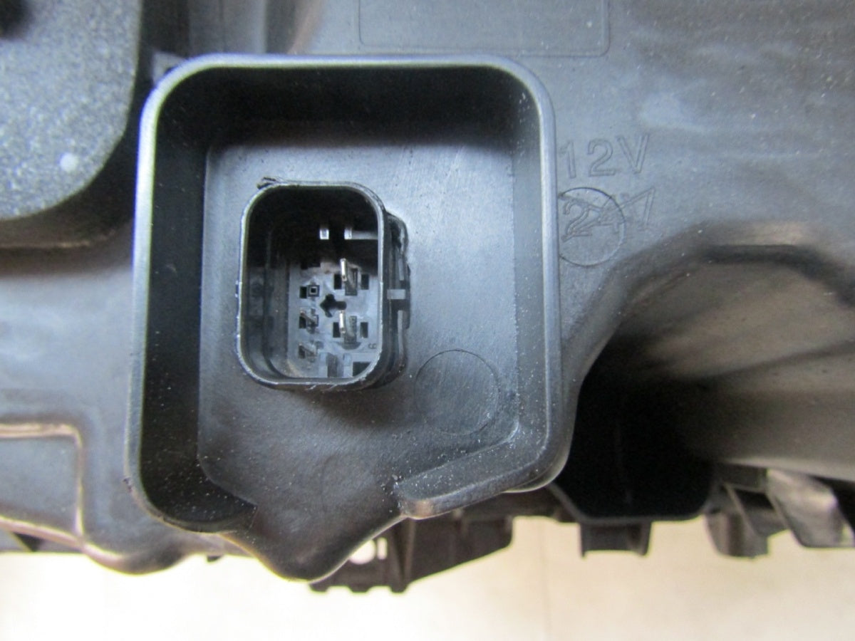 Prednji far BMW 7 G70 I7 FULL LED 22- RH desni 5B33EF4-01