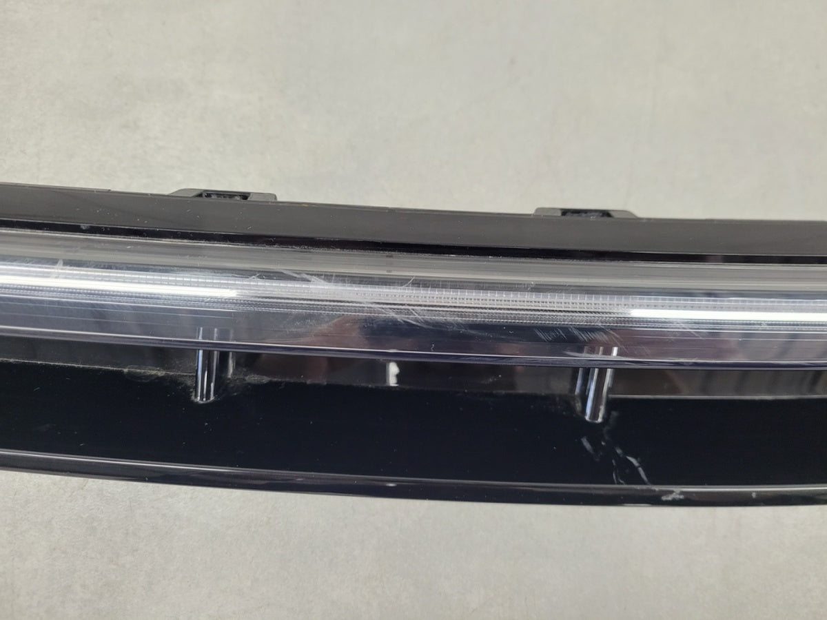Maska (grill) Kratka Led DRL atrapy a lijeva prednja Volkswagen VW Passat B9 3J0 24-