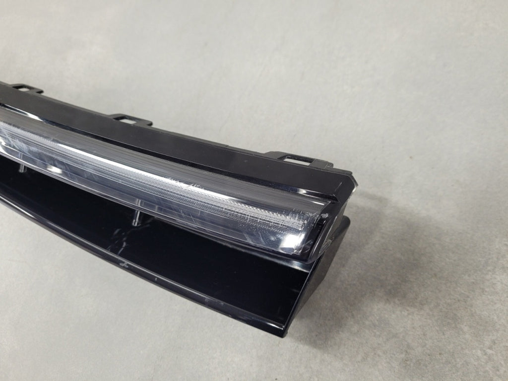 Maska (grill) Kratka Led DRL atrapy a lijeva prednja Volkswagen VW Passat B9 3J0 24-