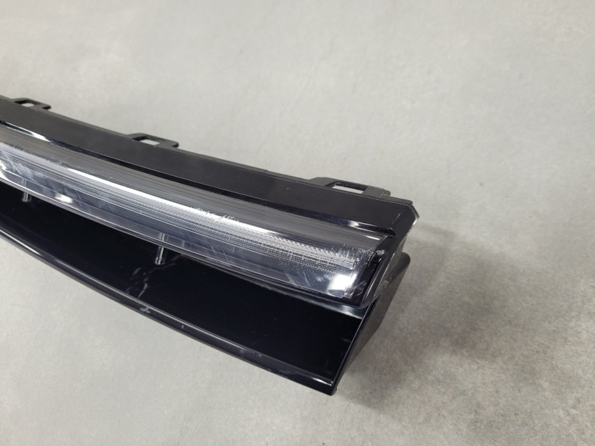 Maska (grill) Kratka Led DRL atrapy a lijeva prednja Volkswagen VW Passat B9 3J0 24-