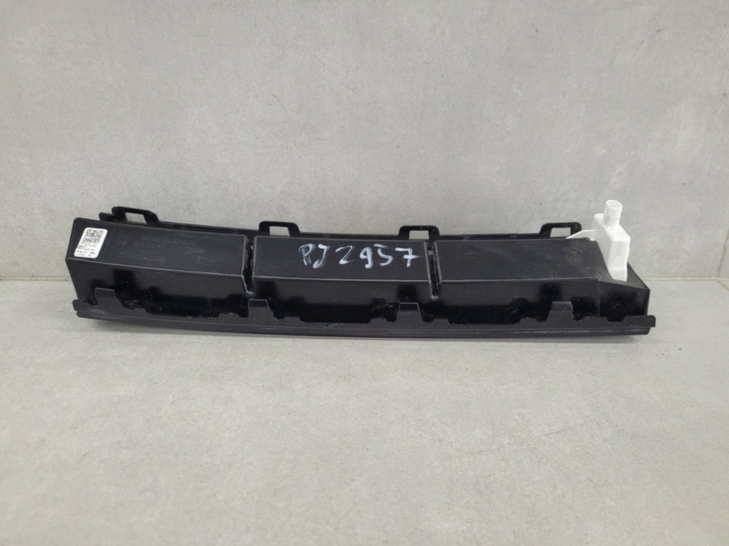 Maska (grill) Kratka Led DRL atrapy a lijeva prednja Volkswagen VW Passat B9 3J0 24-