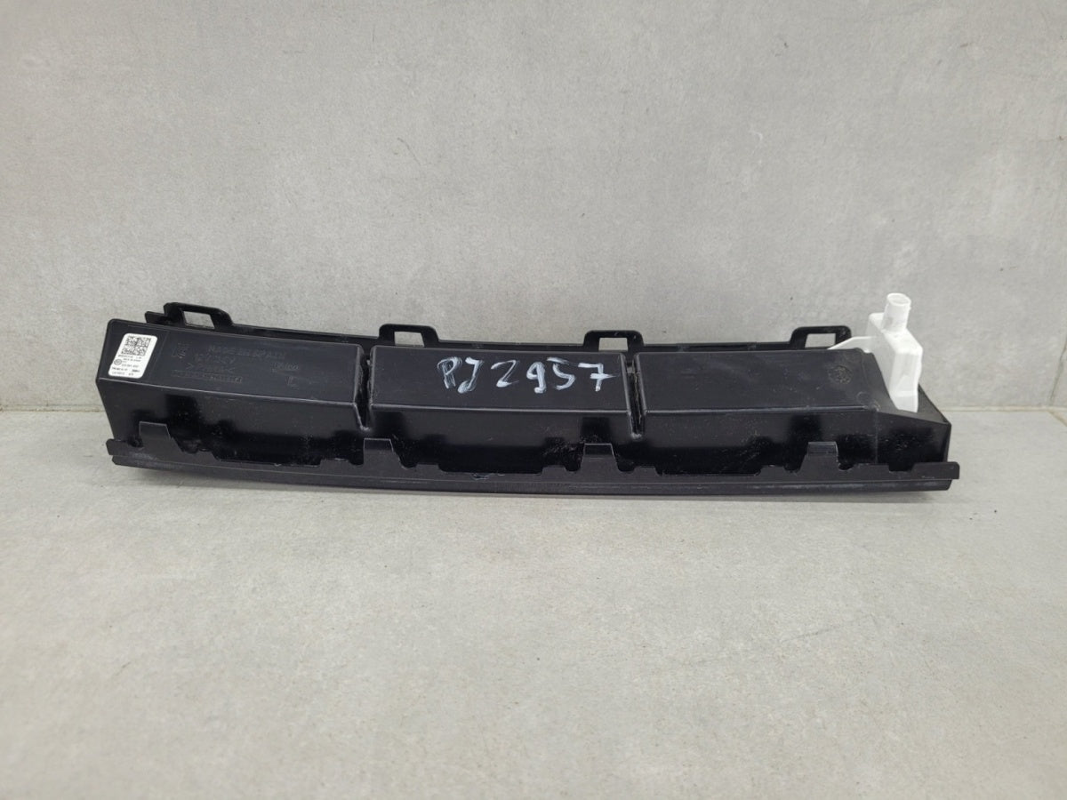 Maska (grill) Kratka Led DRL atrapy a lijeva prednja Volkswagen VW Passat B9 3J0 24-