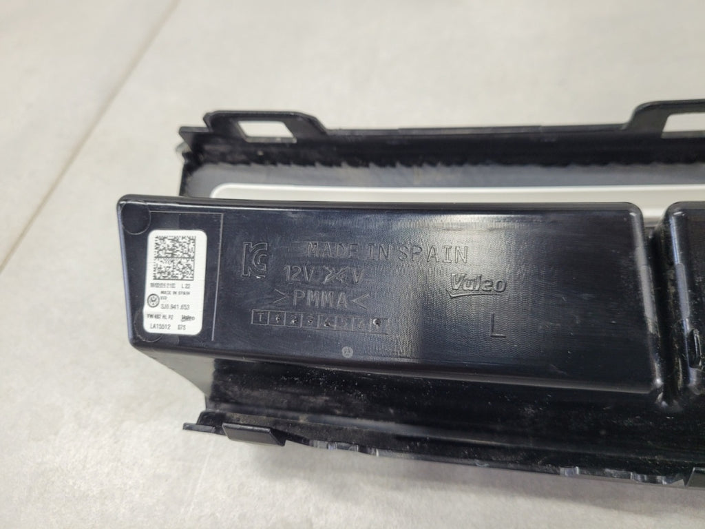 Maska (grill) Kratka Led DRL atrapy a lijeva prednja Volkswagen VW Passat B9 3J0 24-