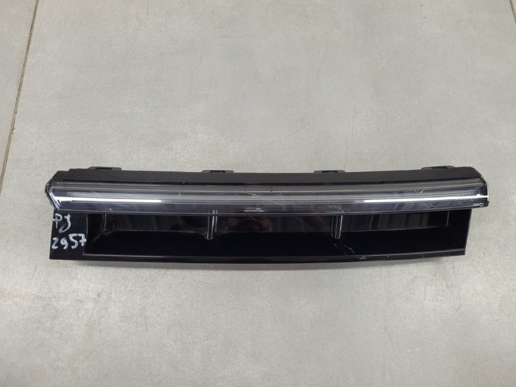 Maska (grill) Kratka Led DRL atrapy a lijeva prednja Volkswagen VW Passat B9 3J0 24-