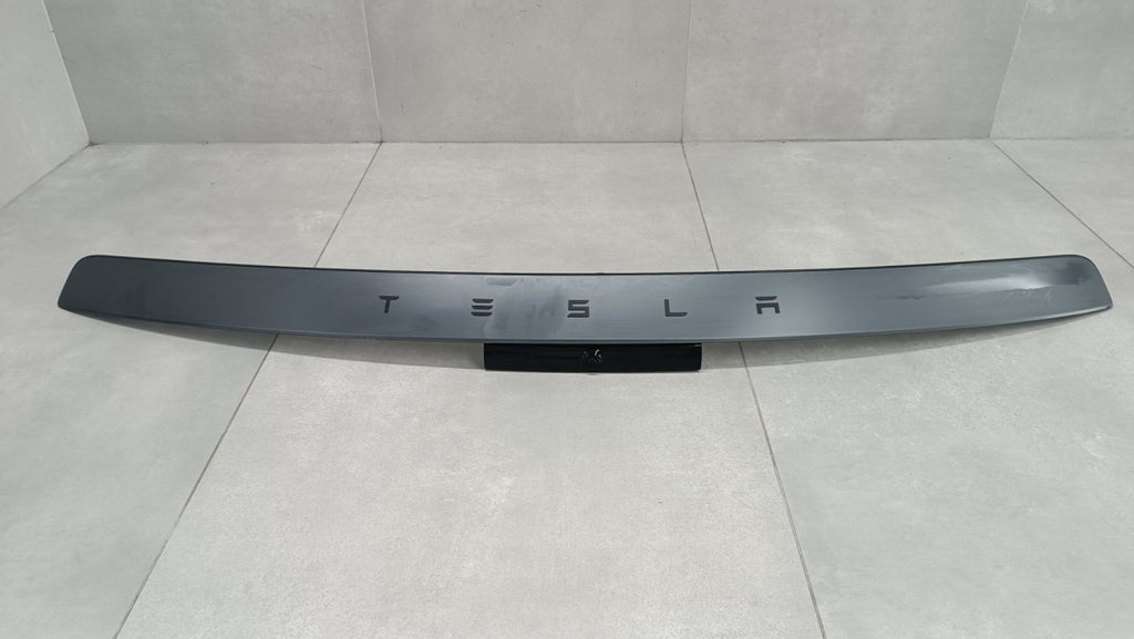 lajsna ozdobna zderzaka tylnego Tesla Y /+ kamerka