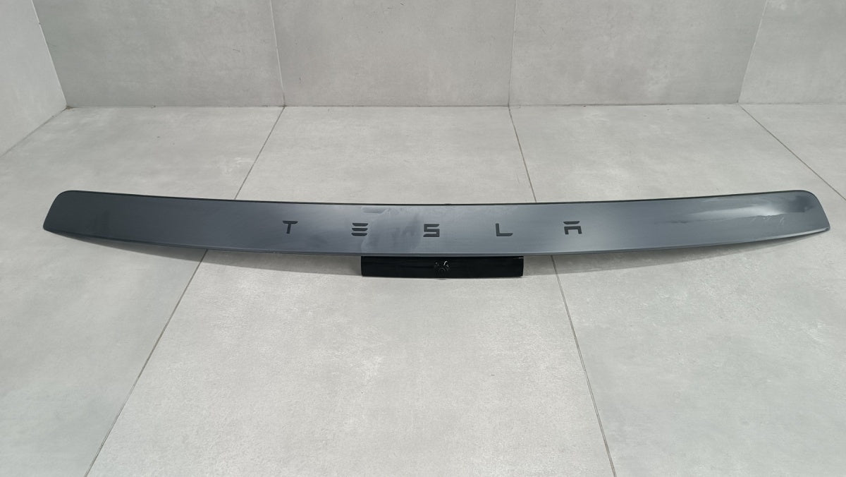 lajsna ozdobna zderzaka tylnego Tesla Y /+ kamerka