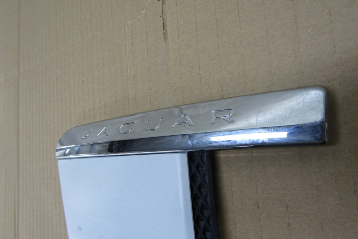 Blatobran lajsna a prednji emblemat lijevi lijevi Jaguar XF X250 lift 11-15
