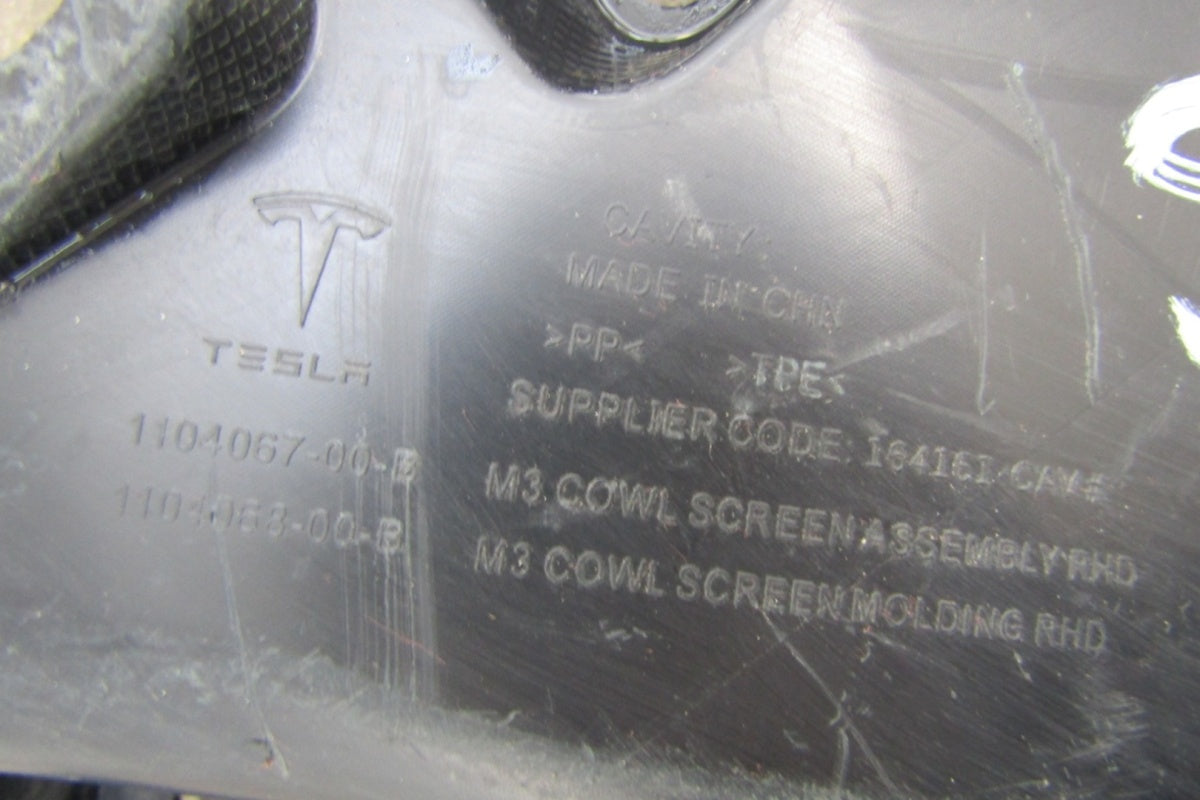 Podszybie prednji przednie TESLA 3 17- UK (ANGLIK)