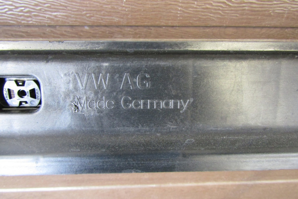 Zaštita lajsna podłogi belka VW ID3 ID.3 1EA 825529