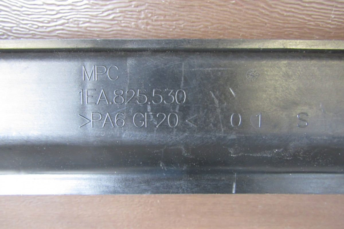 Zaštita lajsna podłogi belka VW ID3 ID.3 1EA 825530