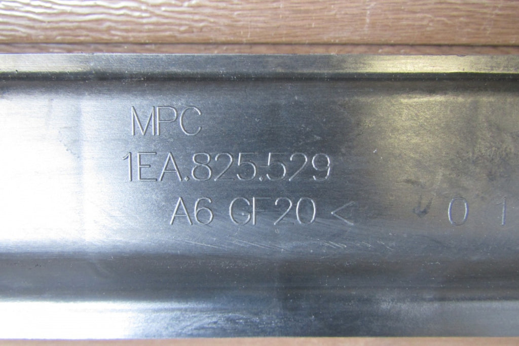 Zaštita lajsna podłogi belka VW ID3 ID.3 1EA 825529