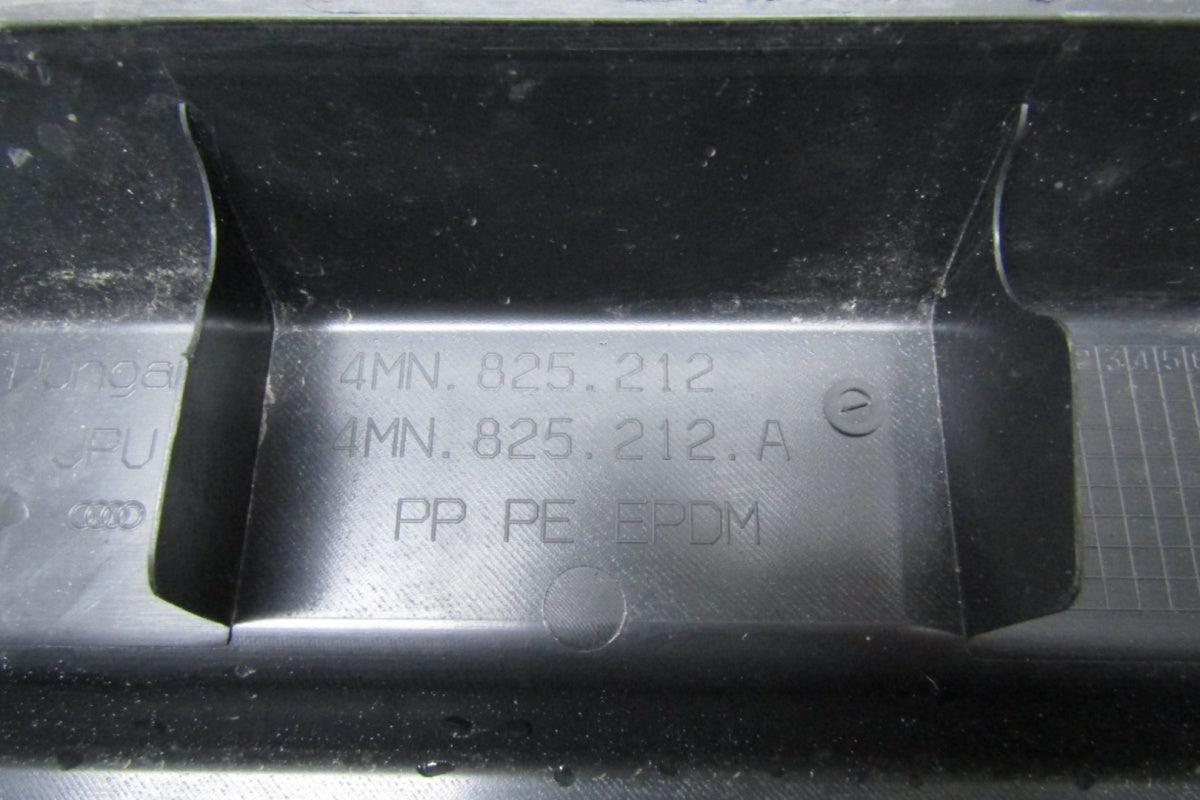 Lajsna praga Audi Q8 4MN825212 lift 24- 4MN