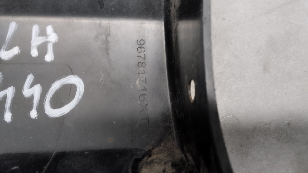 Lajsna praga błotnika lijevi prednji Peugeot 2008 13-19
