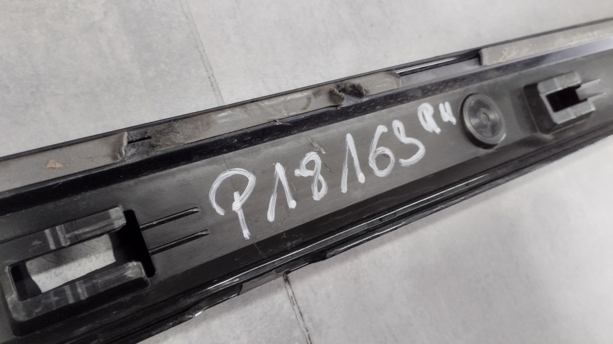 Lajsna praga desna Audi A3 8Y0 S Line 20- S3