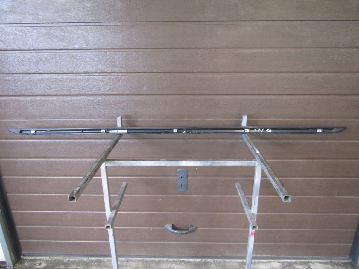 Lajsna praga desna Audi A4 B9 8W0 S-Line 19 Lift
