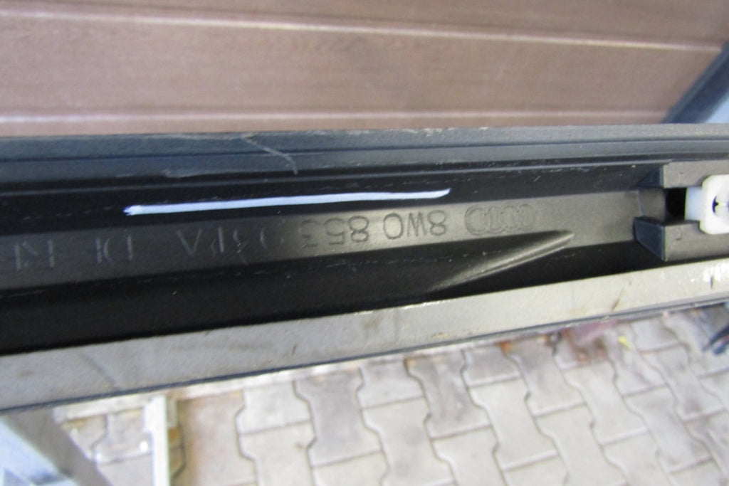 Lajsna praga lijeva Audi A4 B9 8W0 S-Line 19 Lift