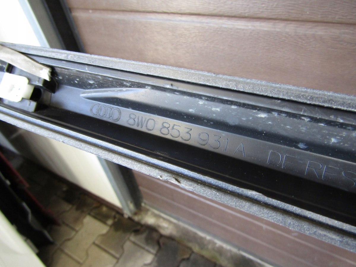 Lajsna praga lijeva Audi A4 B9 8W0 S-Line 19 Lift