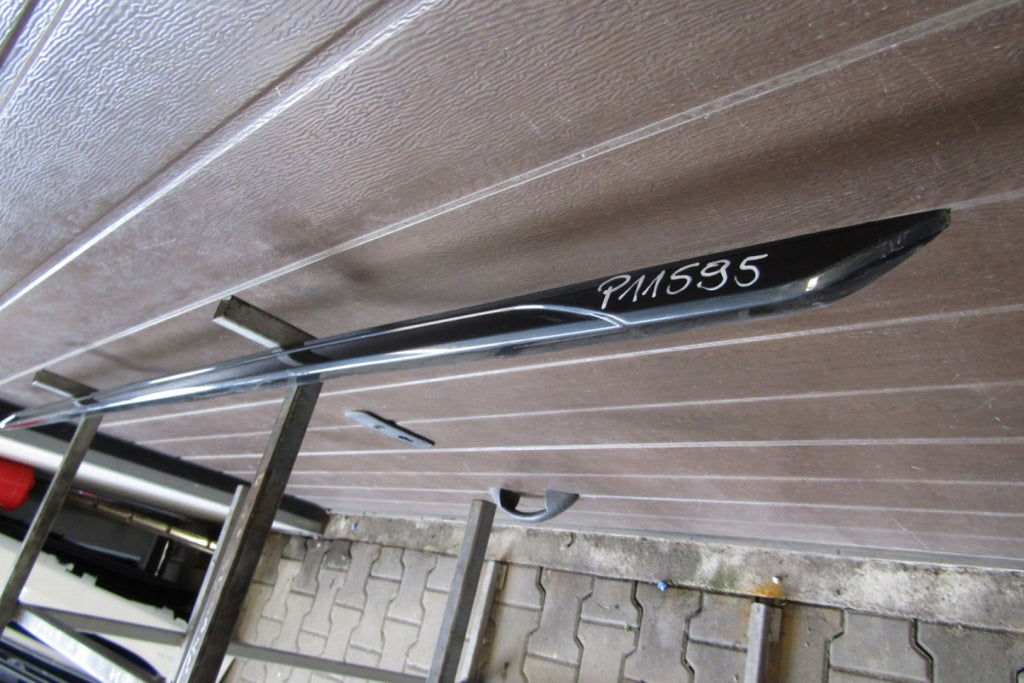Lajsna praga lijeva Audi A4 B9 8W0 S-Line 19 Lift