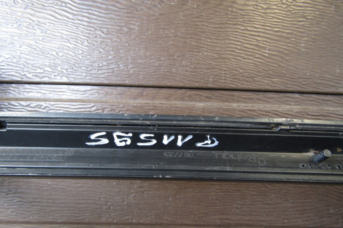 Lajsna praga lijeva Audi A4 B9 8W0 S-Line 19 Lift