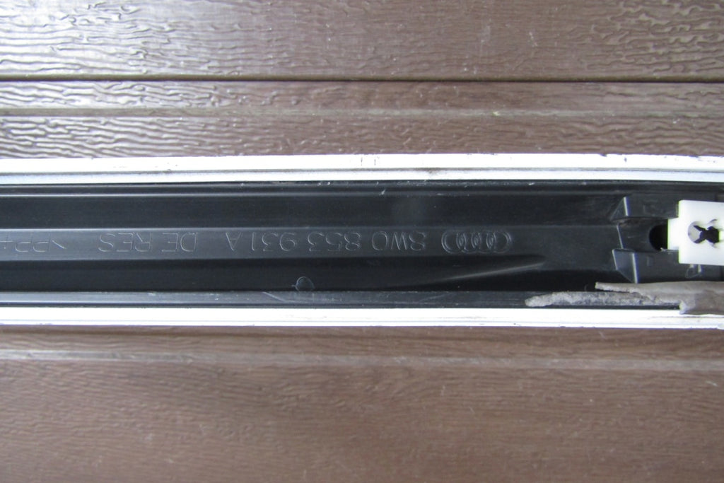 Lajsna praga lijeva Audi A4 B9 8W0 S-Line 19 Lift