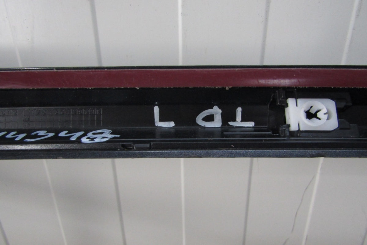 Lajsna praga lijeva Audi A4 B9 8W0 S-Line 19 Lift