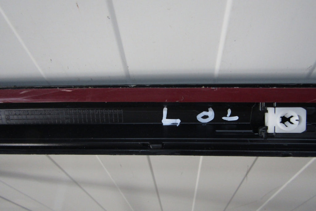 Lajsna praga lijeva Audi A4 B9 8W0 S-Line 19 Lift