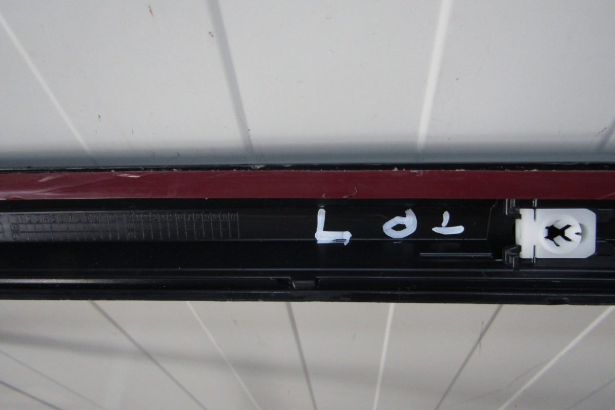Lajsna praga lijeva Audi A4 B9 8W0 S-Line 19 Lift