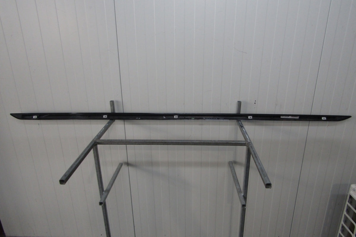 Lajsna praga lijeva Audi A4 B9 8W0 S-Line 19 Lift