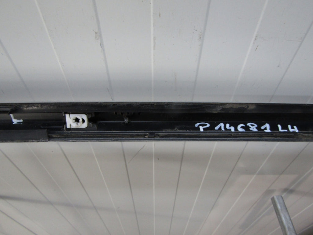 Lajsna praga lijeva Audi A4 B9 8W0 S-Line 19 Lift