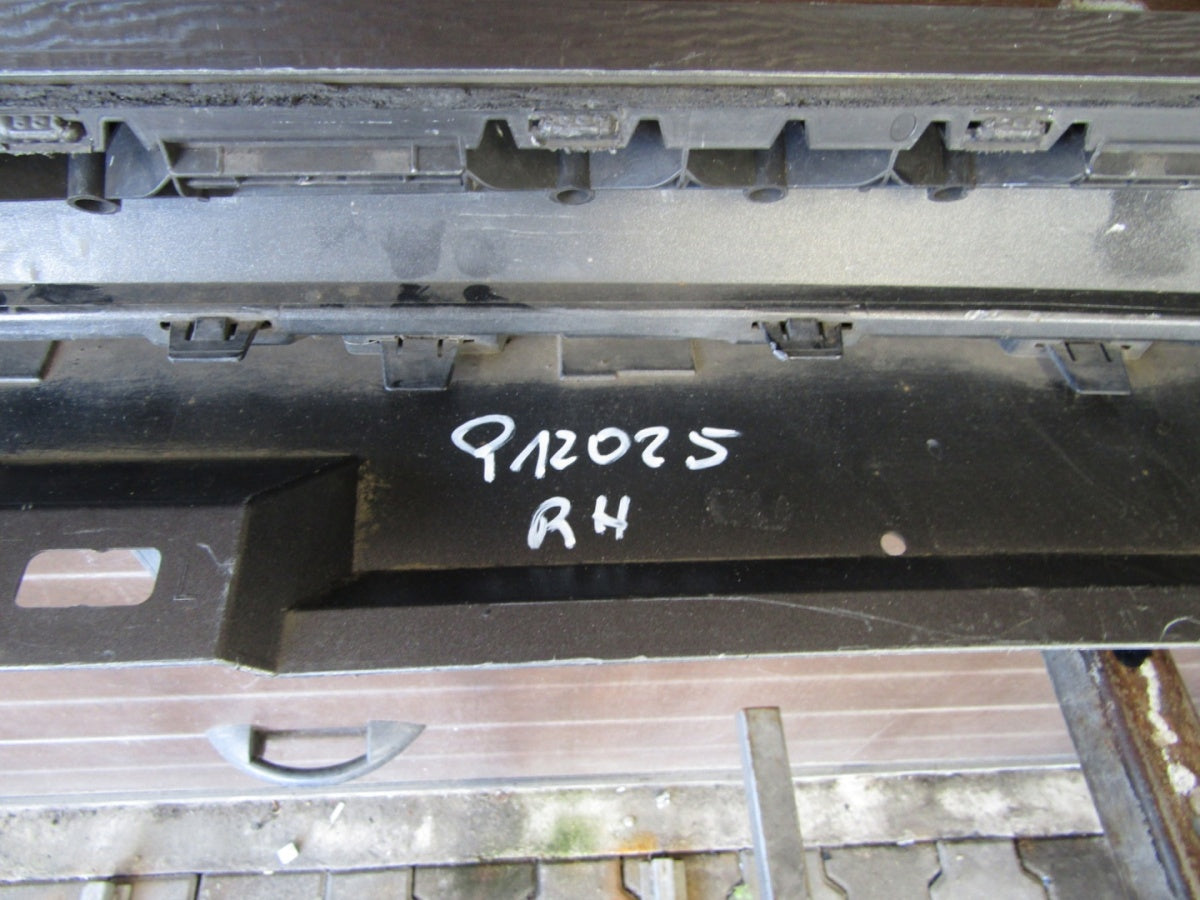 Lajsna praga desna Audi A5 8W8 S-Line 16-19 5D