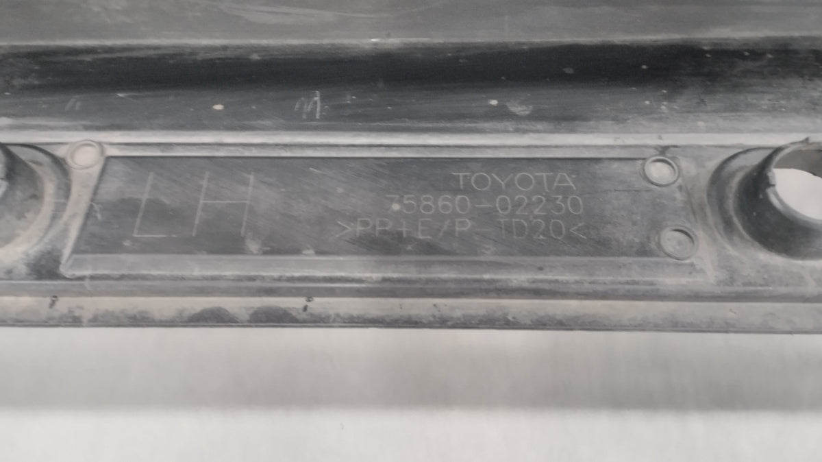 Lajsna praga lijevi Toyota Corolla XII sedan E21