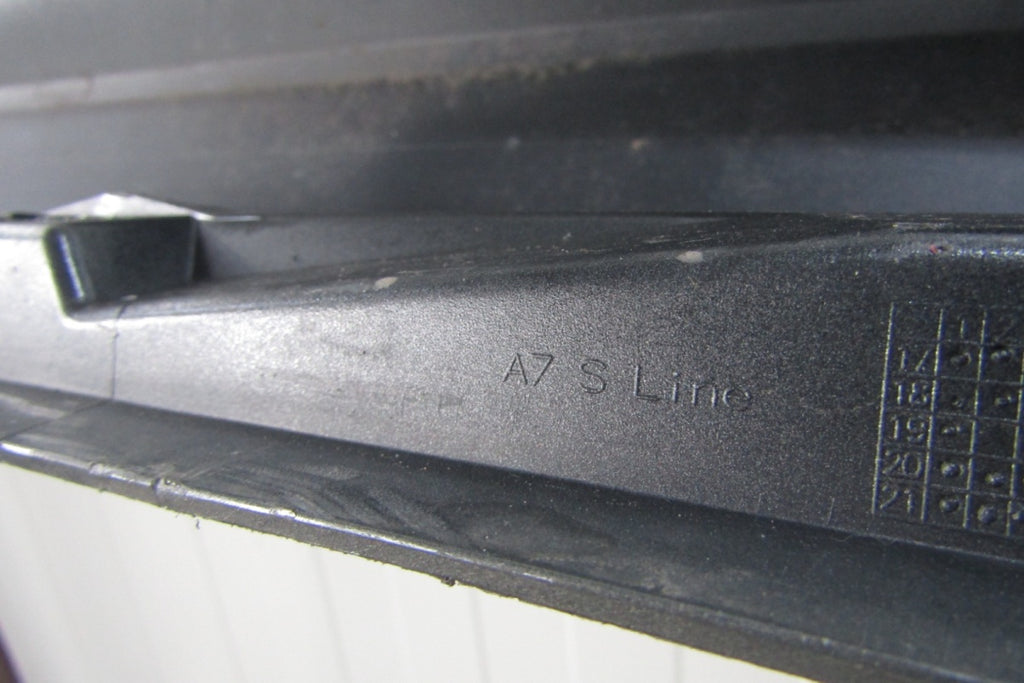 Lajsna praga lijeva Audi A7 C8 4K8 S Line 17-