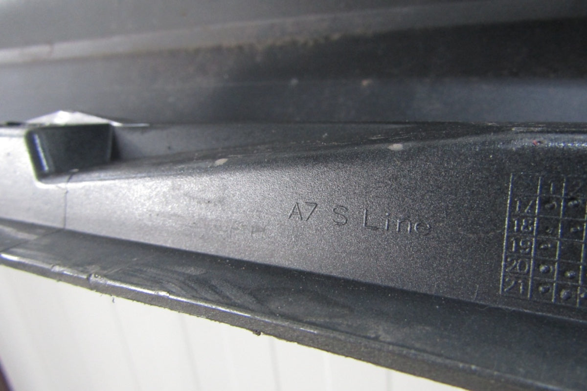 Lajsna praga lijeva Audi A7 C8 4K8 S Line 17-