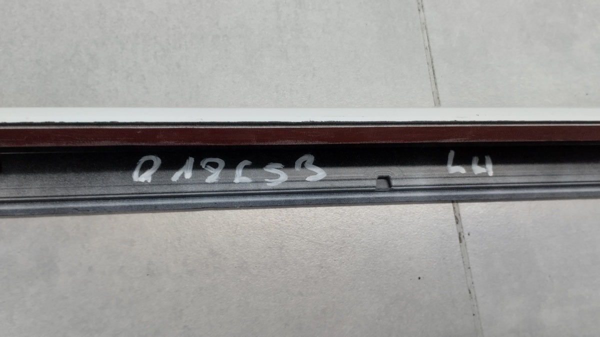 Lajsna praga lijevi Audi A4 B9 8W0 S-Line 19- Lift kombi sedan