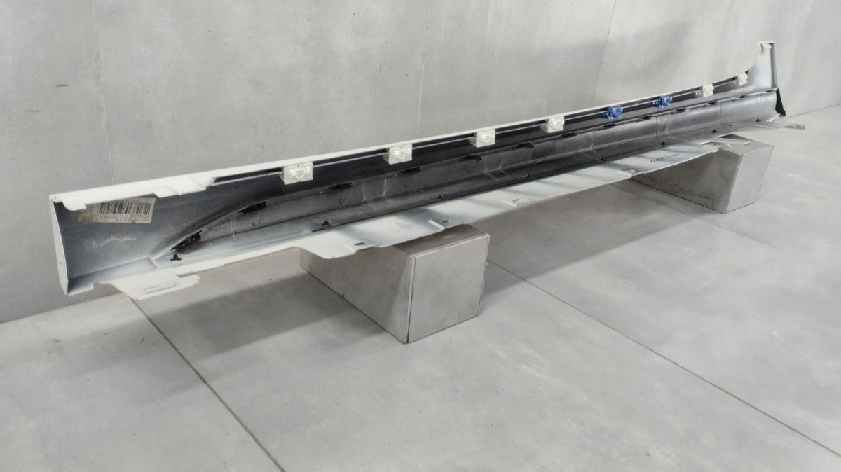 Lajsna praga desni BMW 2 F44 M paket 19-