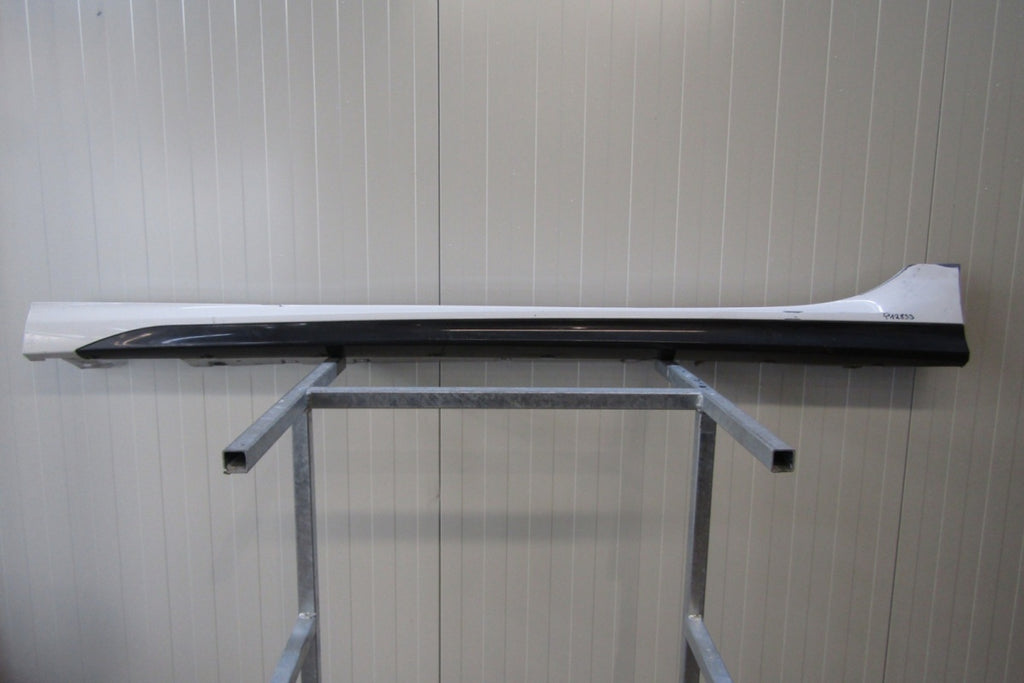 Lajsna praga lijeva BMW 2 F44 M paket 19-