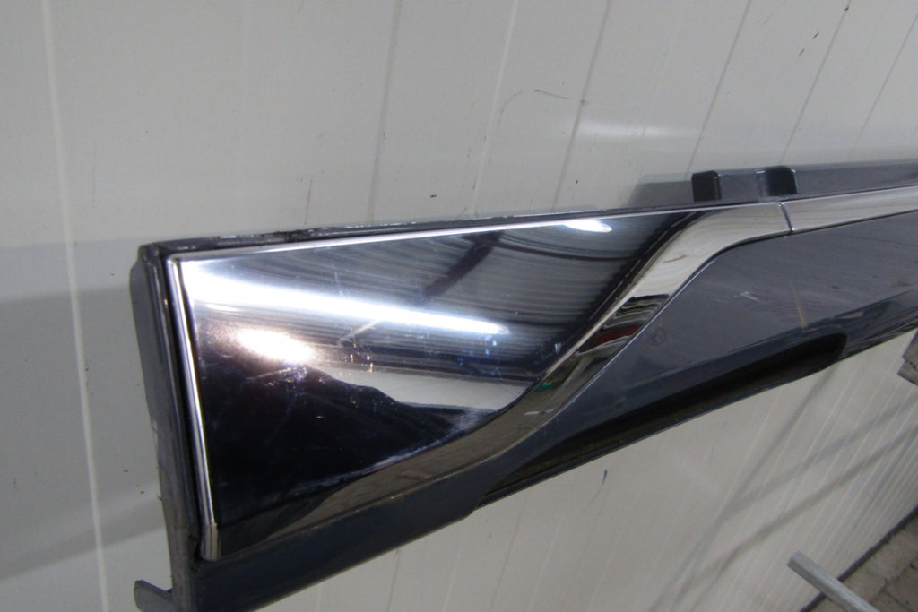 Lajsna praga lijeva BMW 7 G70 Diesel Hybryda 22-